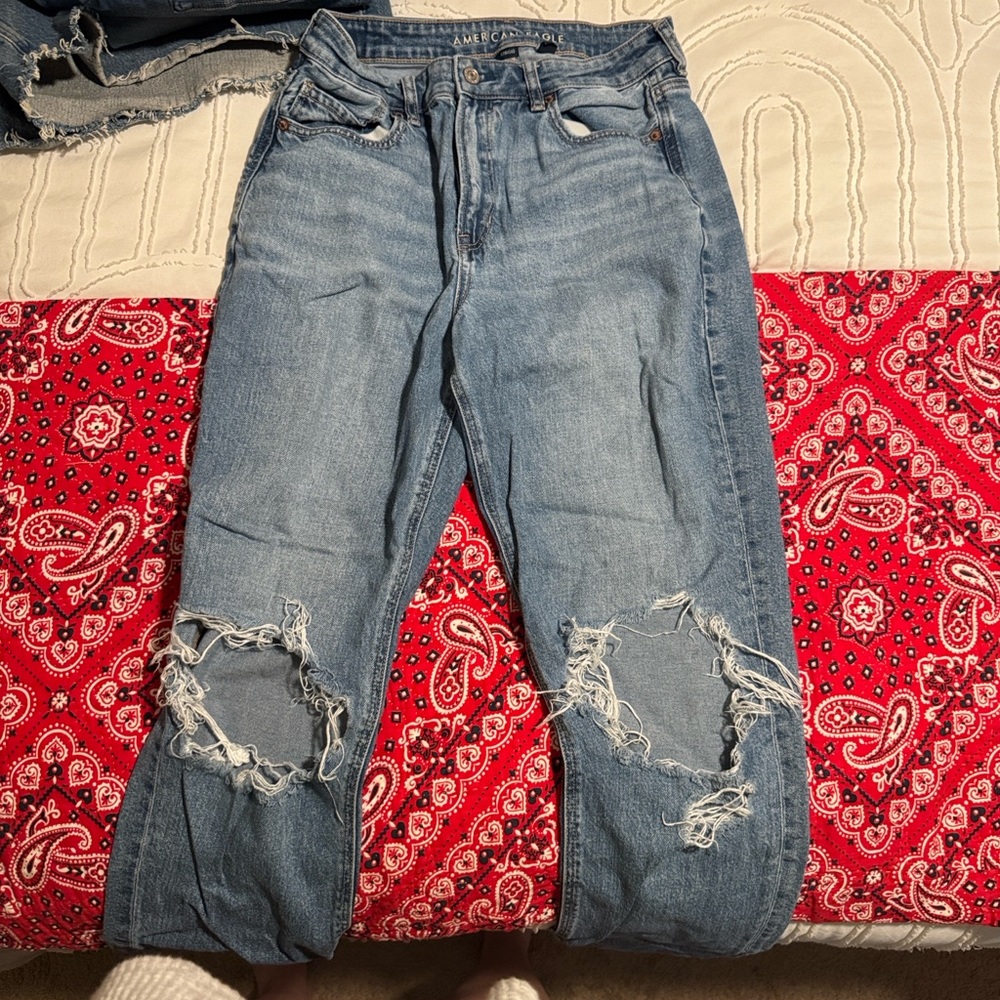 American Eagle Outfitters Light Blue Distressed Boyfriend Jeans